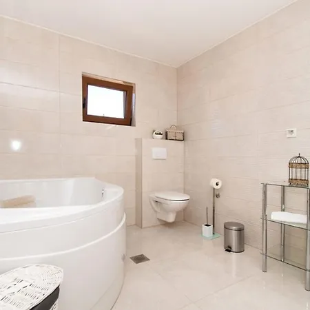 Meadow With Swimming Pool Βίλα *