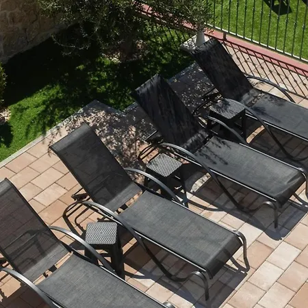 Meadow With Swimming Pool Βίλα Budak