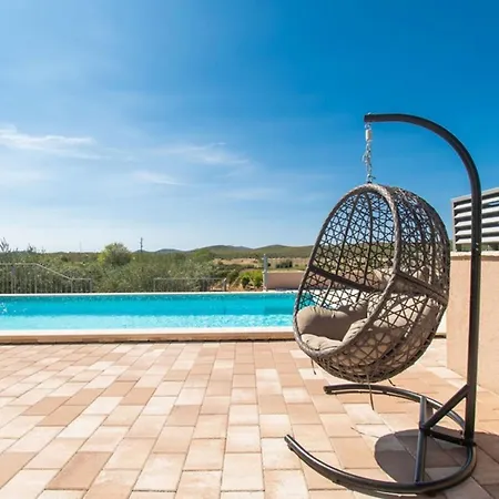 Βίλα Meadow With Swimming Pool *