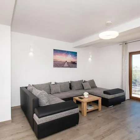 Meadow With Swimming Pool Βίλα Budak