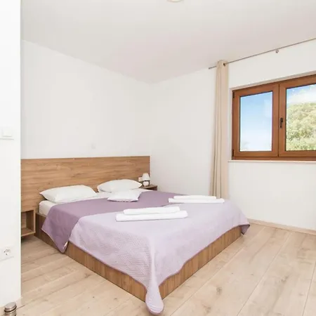 Meadow With Swimming Pool Βίλα