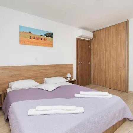 Meadow With Swimming Pool Βίλα *