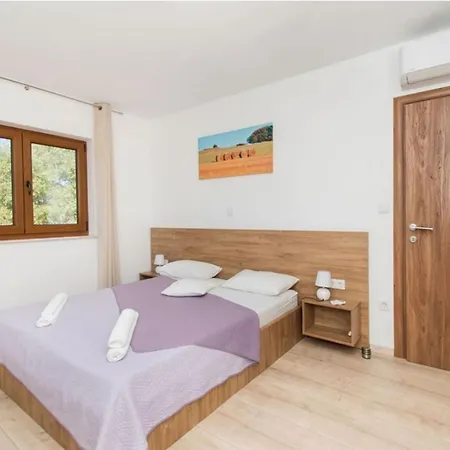 Meadow With Swimming Pool Βίλα *