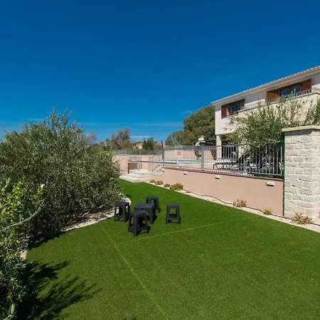 ヴィラ Meadow With Swimming Pool Budak