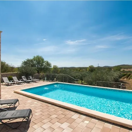 Villa Meadow With Swimming Pool *