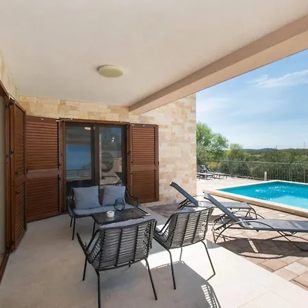 Meadow With Swimming Pool Villa *