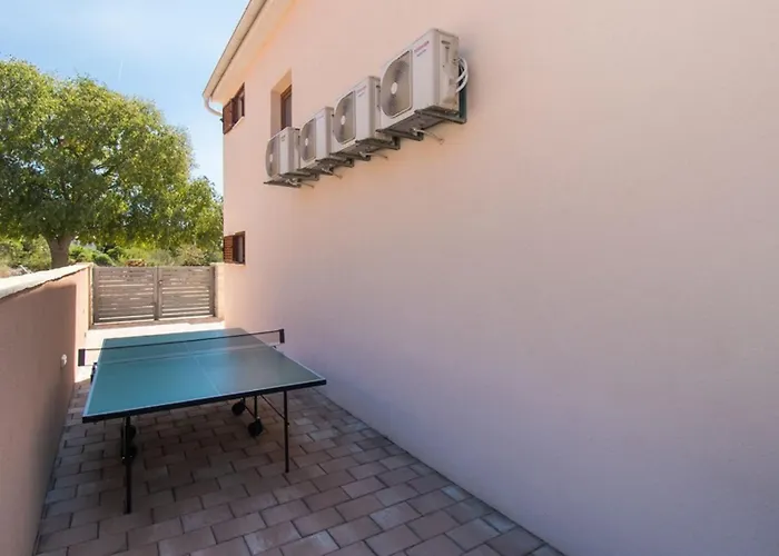 Villa Meadow With Swimming Pool *