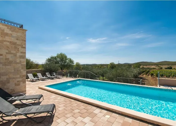 Villa Meadow With Swimming Pool *