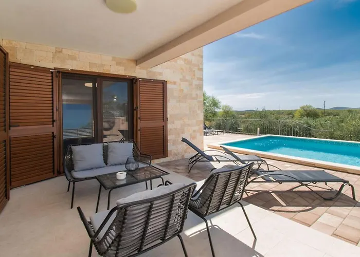 Villa Meadow With Swimming Pool Budak