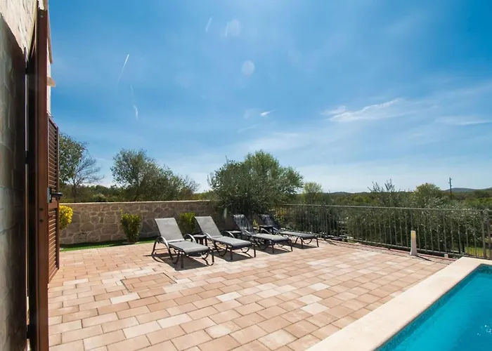 Meadow With Swimming Pool Villa *