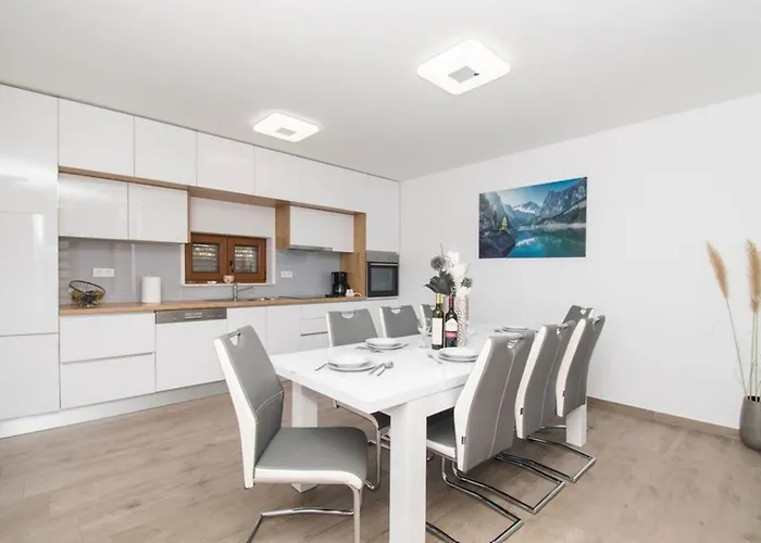 Meadow With Swimming Pool Вилла *