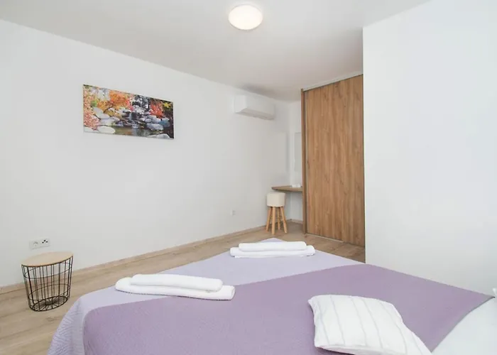 Villa Meadow With Swimming Pool