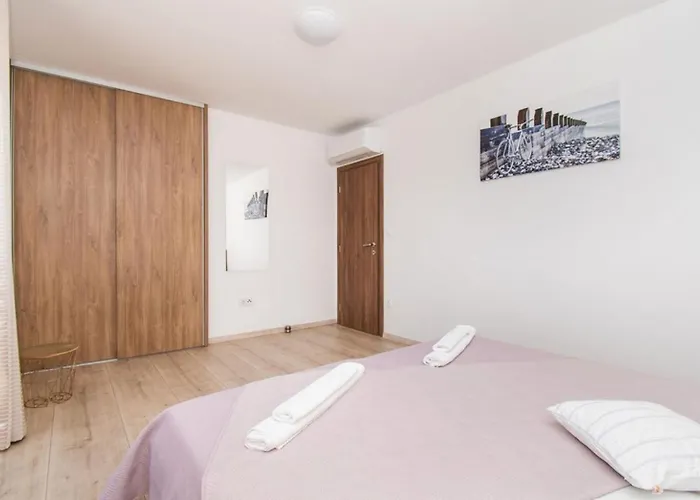 Villa Meadow With Swimming Pool *